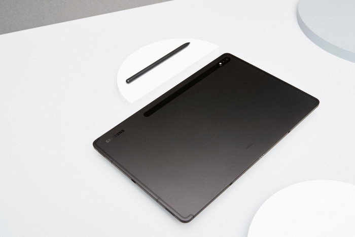 Das Galaxy Tab S8 Ultra ist mit seinem 14,8 -Zoll-Display das größte der drei neuen Tablets. (Bild: Samsung)